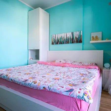 Sunset House * فلورا