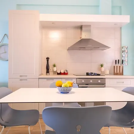 Sunset House فلورا