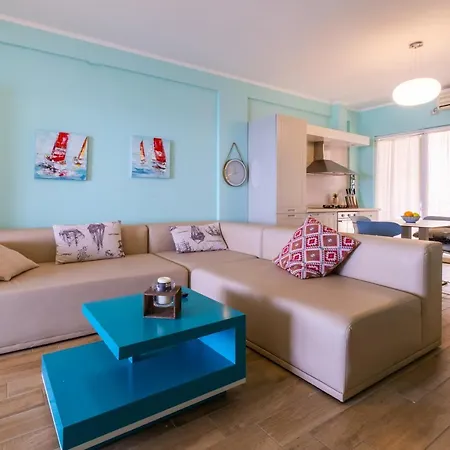 Sunset House * فلورا