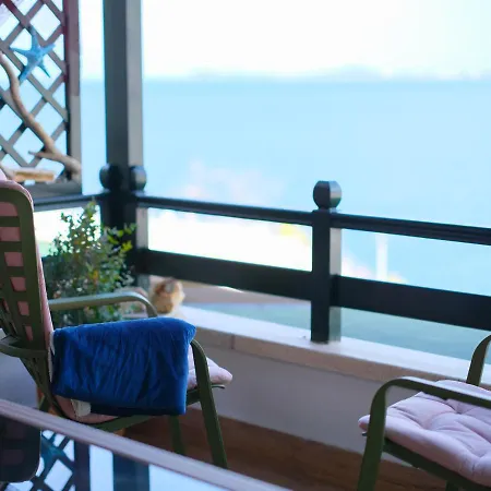 Sunset House * فلورا